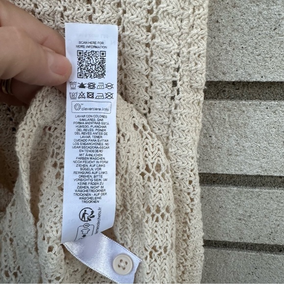 ASOS Design Cream Crochet Sleeveless Sweater Tank Boho Buttoned Cotton Festival - Picture 9 of 10